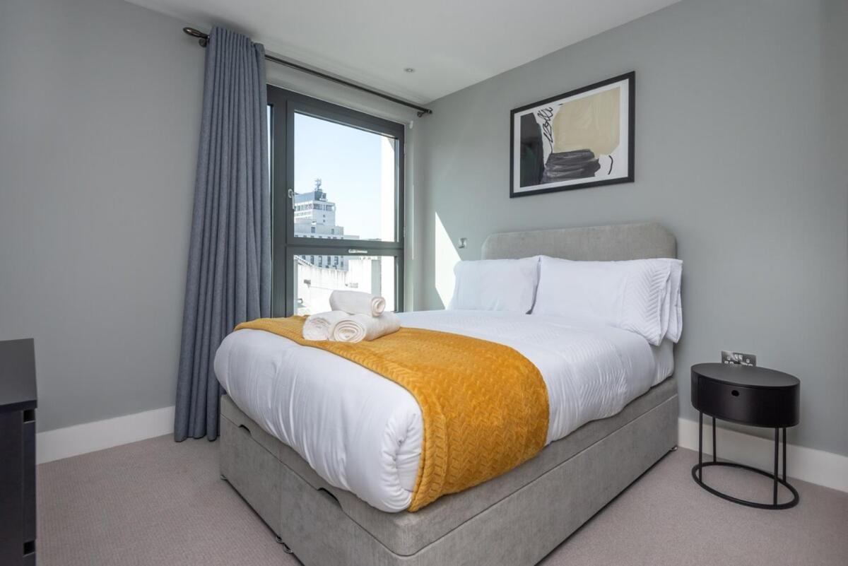 Stunning With Private Terrace Apartment London